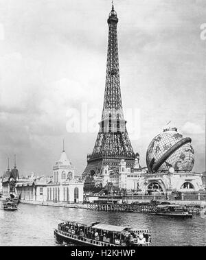 Der Eiffelturm und die Kugel Celeste während der Weltausstellung von 1900 - Paris Stockfoto