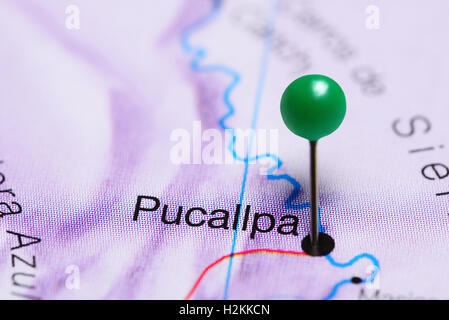 Pucallpa fixiert auf einer Karte von Peru Stockfoto