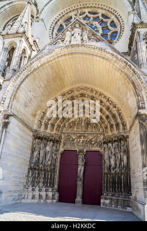 West-Tür von Notre-Dame Kathedrale, Laon, Aisne, Picardie, Frankreich Stockfoto