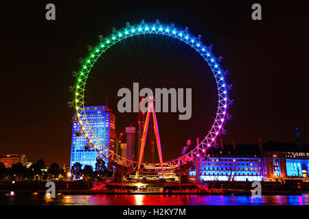 London, UK. 29. September 2016. Das London Eye wurde in bunten Farben des Regenbogens illuminiert, für Förderung des Films in London Credit Trolle: Paul Brown/Alamy Live News Stockfoto