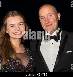 London, UK.  29. September 2016.   Ehemalige Teilnehmer der Great British Bake-off, Martha Collison und Richard Burr abgebildet auf dem Childline Ball im Old Billingsgate Market helfen feiern 30 Jahre der Childline.  Das diesjährige Thema ist The Great British Bake-off. Bildnachweis: Stephen Chung / Alamy Live News Stockfoto