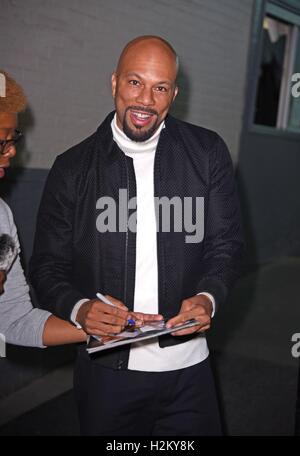 New York, NY, USA. 29. Sep, 2016. Gemeinsam unterwegs für Promi-Schnappschüsse - THU, New York, NY 29. September 2016. Bildnachweis: Derek Sturm/Everett Collection/Alamy Live-Nachrichten Stockfoto