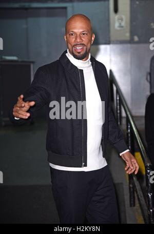 New York, NY, USA. 29. Sep, 2016. Gemeinsam unterwegs für Promi-Schnappschüsse - THU, New York, NY 29. September 2016. Bildnachweis: Derek Sturm/Everett Collection/Alamy Live-Nachrichten Stockfoto