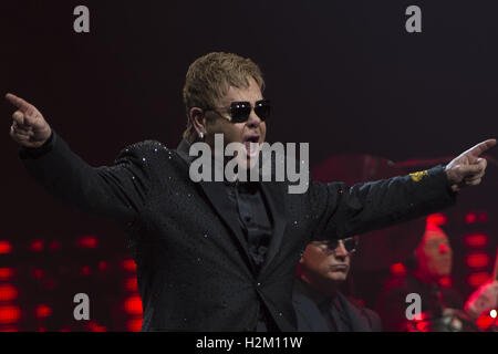 London, Ontario, Kanada. 29. Sep, 2016. Elton John führt auf den Budweiser Gardens am 29. September in London, Ontario. © Badische Roth/ZUMA Draht/Alamy Live-Nachrichten Stockfoto