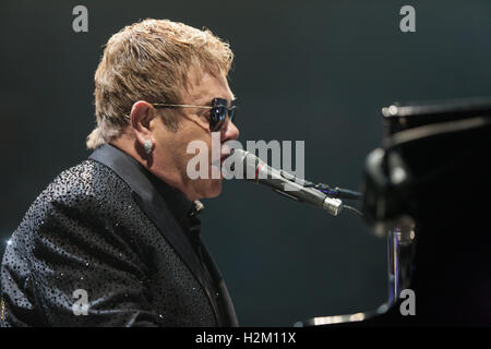 London, Ontario, Kanada. 29. September 2016. Sir Elton John führt im Konzert. Bildnachweis: Mark Spowart/Alamy Live-Nachrichten Stockfoto