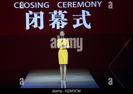 Peking, Peking, China. 29. Sep, 2016. Peking, CHINA-September 29 2016: (nur zur redaktionellen Verwendung. CHINA aus) die Abschlussveranstaltung des Peking Fashion Week 2016 findet in Peking am 29. September 2016. © SIPA Asien/ZUMA Draht/Alamy Live-Nachrichten Stockfoto