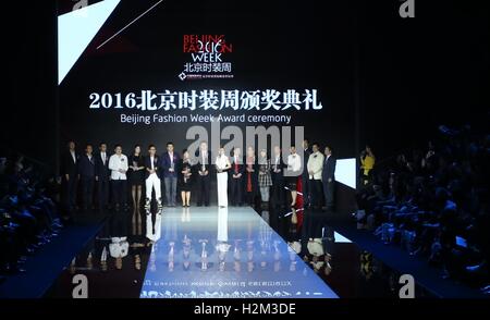 29. September 2016 - Peking, Beijing, China - Peking, CHINA-September 29 2016: (nur zur redaktionellen Verwendung. CHINA aus) die Abschlussveranstaltung des Peking Fashion Week 2016 findet in Peking am 29. September 2016. (Kredit-Bild: © SIPA Asien über ZUMA Draht) Stockfoto