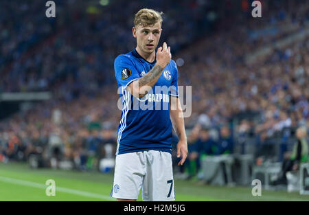 Gelsenkirchen, Deutschland. 29. Sep, 2016. Schalke Max Meyer während des Spiels des FC Schalke 04 gegen RB Salzburg am zweiten Spieltag der Europa League in der Veltins Arena in Gelsenkirchen, Deutschland, 29. September 2016. Foto: GUIDO KIRCHNER/Dpa/Alamy Live News Stockfoto