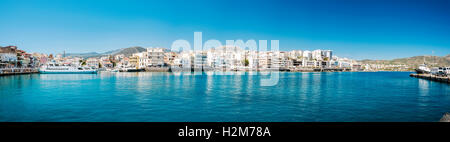 Badeort Stadt Agios Nikolaos befindet sich auf der Nord-Ostseite von Kreta, Griechenland. Stockfoto