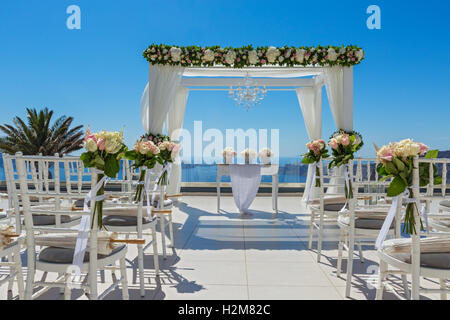 Urlaub-Dekorationen für die Hochzeit in Santorini, Griechenland Stockfoto