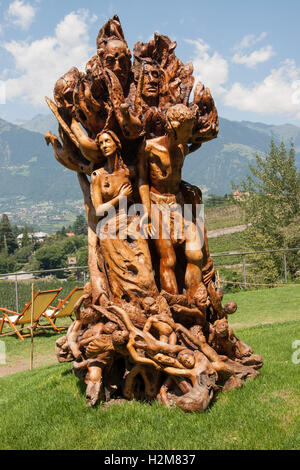 Skulpturen in Olivenbäumen von Gianfranco Timossi Stockfoto