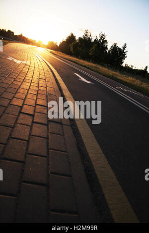 Fahrrad Weg Straße in Minsk am Abend Stockfoto