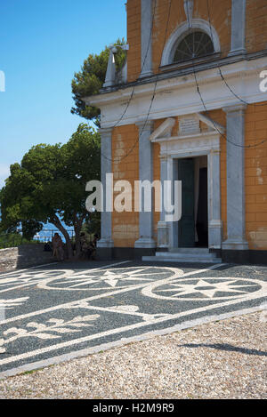 Kirche von San Giorgio in Portofino ein italienisches Fischerdorf und Urlaubsort, berühmt für seine malerischen Hafen Stockfoto