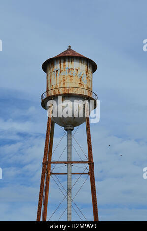 Rostiger Wasserturm in Elkton, Cecil County, Maryland, USA Stockfoto