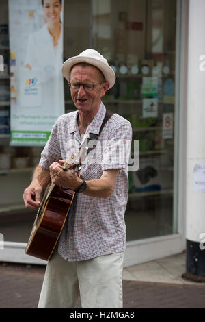 Straße Straßenmusikant Gitarre Cowes Isle Of Wight Stockfoto