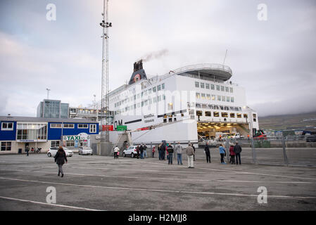 MS-Norröna in den Hafen von Torshavn auf den Färöer Inseln Stockfoto