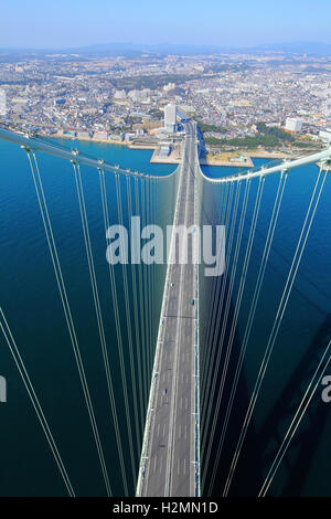 Akashi-Kaikyo-Brücke, die Anzeigen von Kobe Stockfoto