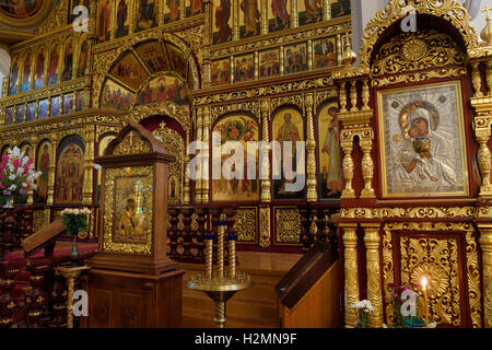 Symbole der Maria mit Jesuskind im Kirchenschiff der Himmelfahrt Kathedrale Russisch-orthodoxe Kirche in Almaty-Kasachstan Stockfoto