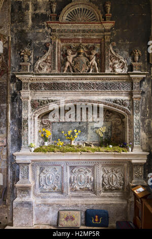 Eine berühmte Familie Gedenkstätte im Inneren der Kirche Lacock in Wiltshire UK Stockfoto