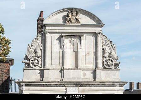 Das monumentale Tor des Tilbury Fort im Jahre 1682 gebaut und verwendet, um Reisende auf der Themse nach London zu beeindrucken Stockfoto