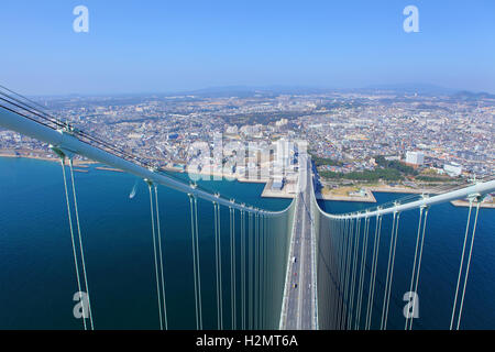 Akashi-Kaikyo-Brücke Kobe von oben betrachten Stockfoto