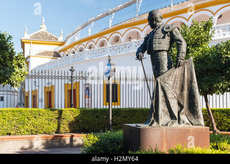 Statue von Matador außerhalb Stierkampfarena, Sevilla, Spanien. Stockfoto