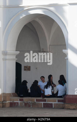 Schülerinnen an dem Convento de Santa Teresa, Sucre, Bolivien Stockfoto