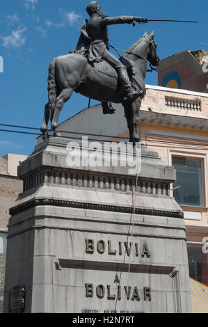 Denkmal für den Nationalhelden Simon Bolivar in Plaza Venezuela, La Paz, Bolivien Stockfoto