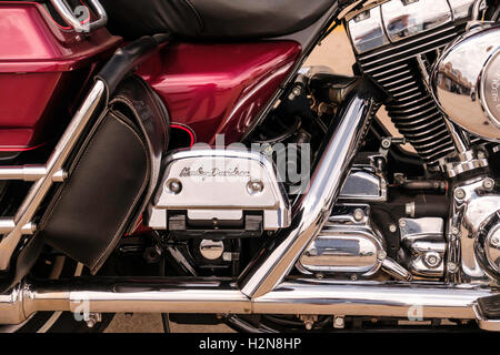 Ein tiefes Rot Harley Davidson Ultra Classic Motorrad Chassis, Nahaufnahme. Oklahoma City, Oklahoma, USA. Stockfoto