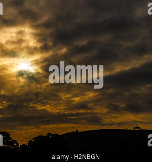 Sonnenaufgang über Farm Land. im longnor, Staffordshire, England. Am 28. September 2016. Stockfoto