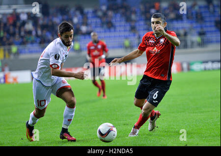 FSV Mainz 05 Yunus Mall? Filankes (10) wetteifert um den Ball mit Gabalas Rashad A. Sadygov (6) während in der UEFA Europa League-Partie zwischen Gabala und FSV Mainz 05 im 8km-Stadion am 29. September 2016 in Baku, Aserbaidschan. Stockfoto