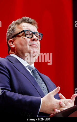 Party Arbeitskonferenz am 25.09.2016 in Liverpool ACC, Liverpool. Personen im Bild: Tom Watson MP, stellvertretender Vorsitzender, befasst sich die Konferenz auf den ersten Tag. Bild von Julie Edwards. Stockfoto