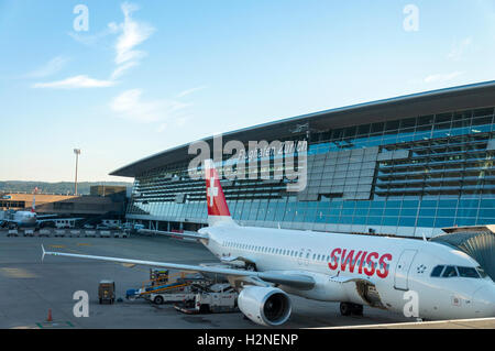 Zürich Flughafen, Flughafen Zürich, auch bekannt als Flughafen Kloten, der größte internationale Flughafen der Schweiz wichtigste Hub o Stockfoto