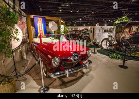 Autos auf dem Display in Studebaker National Museum in South Bend, Indiana Stockfoto