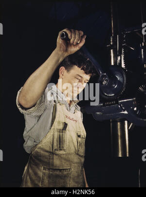 Bohrmaschine-Operator, Allegheny Ludlum Steel Corp, Brackenridge, Pennsylvania, USA, Alfred T. Palmer für Büro der Krieg-Informationen, 1941 Stockfoto