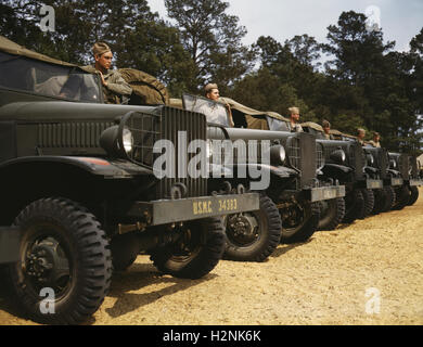 Motor ablösen, Marine Corps Air Station New River, Jacksonville, North Carolina, USA, Alfred T. Palmer für Büro der Krieg-Informationen, Mai 1942 Stockfoto