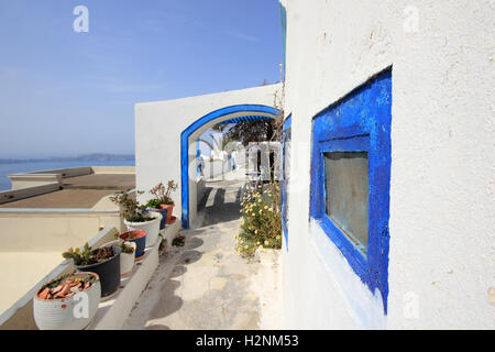 Straße auf der Insel Santorini in Griechenland Stockfoto