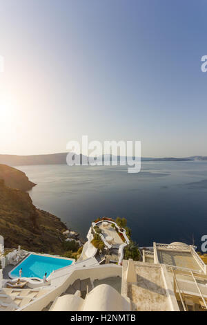 Blick auf Oia in Santorini Griechenland bei Sonnenaufgang Stockfoto