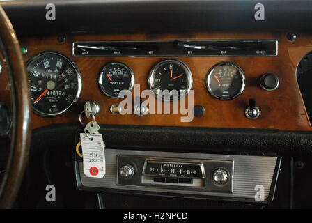Nahaufnahme Foto der alten Sunbeam Tiger Roadster Sportwagen dashboard Stockfoto