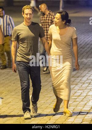 Mark Zuckerberg und seine Frau Priscilla genießen Sie eine late-Night-Tour von Roms Kolosseum mit: Mark Zuckerberg, Priscilla Chan Where: Rom, Italien bei: Kredit-29. August 2016: IPA/WENN.com ** nur verfügbar für die Veröffentlichung in UK, USA, Deutschland, Österreich, Ausrüstu Stockfoto