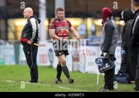 Gemüter Fackel während der ersten Hälfte wiederum die Absendung eines Barking Spielers - Barking RFC Vs Tring RFC - SSE National League Division drei Rugby bei Gale Street - 01.04.14 Stockfoto