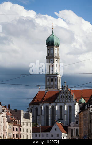 Heiligen Ulrich und Afras Basilika von deutschen entworfen Architekt Burkhart Engelberg in Augsburg, Bayern, Deutschland. Stockfoto