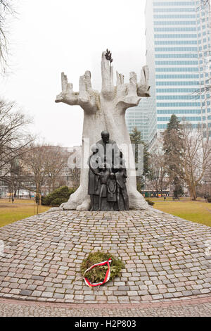 Warschau, Polen - 6. März 2015: Denkmal für Janusz Korczak - jüdisch-polnischen Lehrer, Schriftsteller, Kinderarzt. Stockfoto