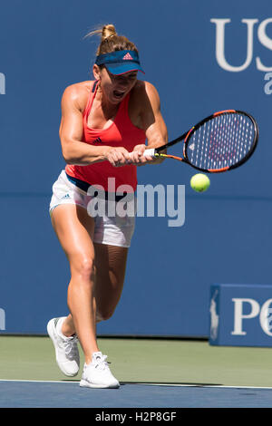 Simona Halep (ROU) im Wettbewerb bei den US Open 2016 Stockfoto