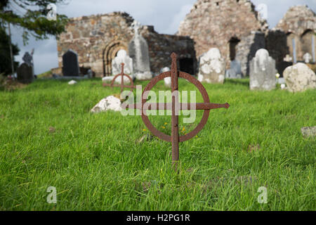 altes Grab Kreuz auf keltische Friedhof in Irland Stockfoto