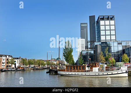 Leeuwarden Niederlande Friesland Fryslan Achmeatower - Willemskade Classic Boot Stockfoto