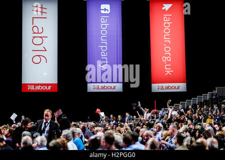 Party Arbeitskonferenz am 26.09.2016 in Liverpool ACC, Liverpool. Personen im Bild: Atmosphäre, delegiert Belastung gesehen werden, so dass sie die Aussprache angehen können. Bild von Julie Edwards. Stockfoto