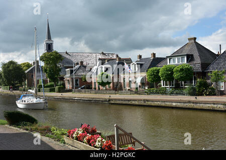 Burdaard - Birdaard kleines Dorf Friesland Fryslan Netherlands.canal Dokkumer EE Stockfoto