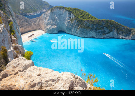 Navagio Bucht und Schiffswrack Strand. Das natürliche Wahrzeichen von Zakynthos, griechische Insel im Ionischen Meer Stockfoto