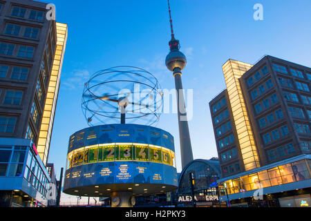 Weltzeituhr am Alexanderplatz, Berlin Stockfoto